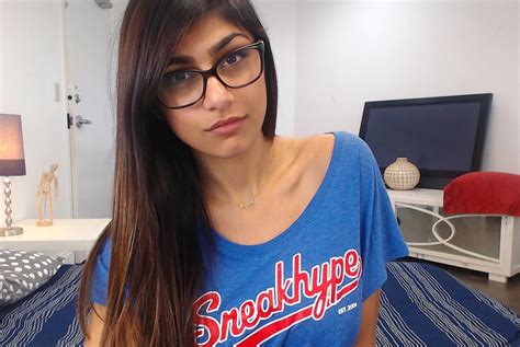 She’s now making a name for herself and reaching tall heights thanks to her fame. . Mia khalifa bts